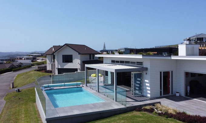 Cable Bay Casa | EAGLE VIEW - SUMMER IN STYLE
