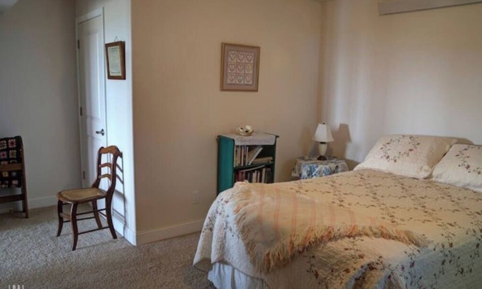 Powell Casa | Eaglenest Guest Getaway, Minutes to Cody, Beautiful River View