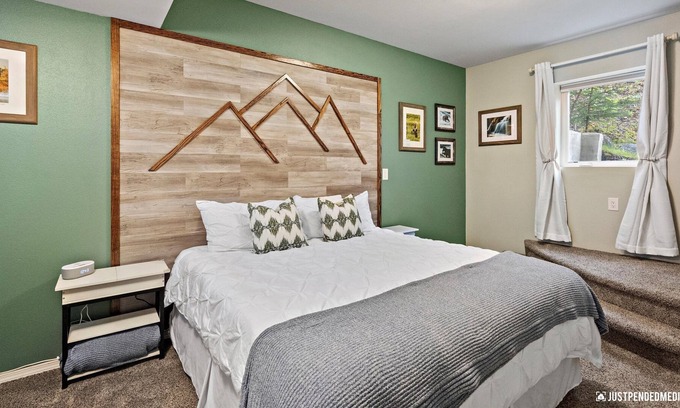 Eagle River Apartamento | Eagles Nest suite. Eagle sightings & Mountain view