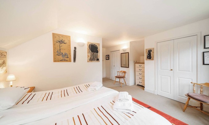 Comrie Cabaña | Earnside Cottage, with charming riverside views