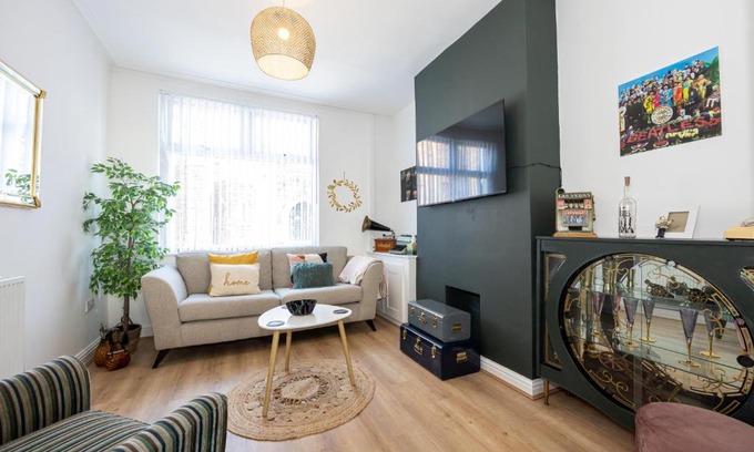 Liverpool Casa | Earp House - Air Host & Stay - Sleeps 7