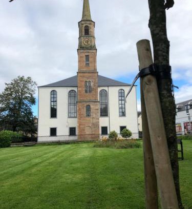 Strathaven Casa | East Church House, Unique 9 bedroom Church, Historic Market Town.