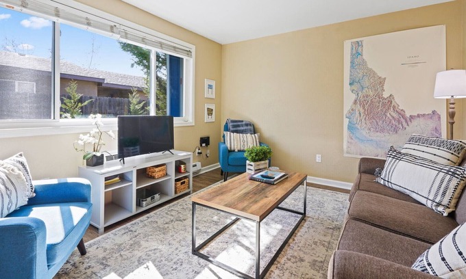 East End Casa | East End Getaway (near downtown, St. Lukes & BSU!)