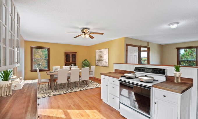 Moodus Casa | East Haddam Country Loft......