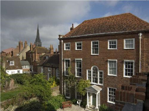 Chichester Cama Y Desayuno | East Pallant Bed and Breakfast, Located in Large Georgian Townhouse in Central Chichester