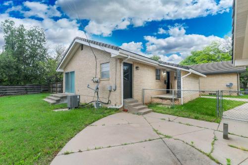 Wichita Casa | East Side Oasis 3BR 2 BA Coffee 5Min to Town East