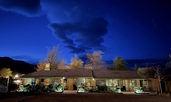 Independence Hotel | Eastern Sierra Motor lodge