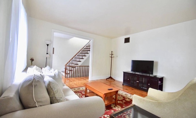 Brunswick Apartamento | Easy Breezy Downtown Brunswick 2 BR