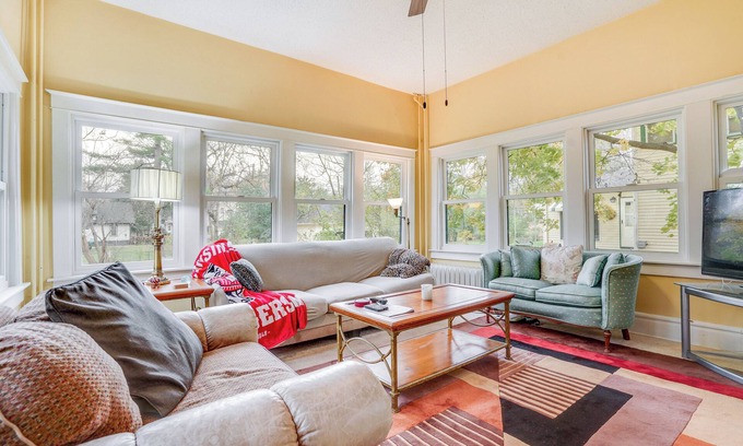 Eau Claire Casa | Eau Claire Retreat: Close to Campus & Dtwn!