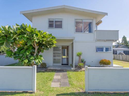 Whangamata Casa | Eazy Breezy - Whangamata Holiday Home