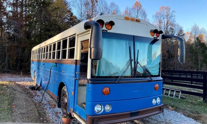 Grandview Villa | Eccentric Converted Bus, Perfect for a Tennessee Vacation