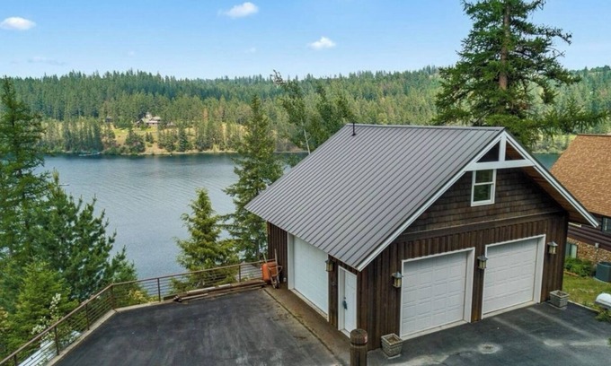 Coeur d'Alene Casa | Echo Bay Lodge – A Unique Lakeside Retreat, Perfect for Families!