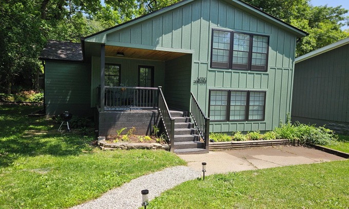 Elkhorn Casa | Eclectic 3 Bedroom Lake Wandawega Cabin