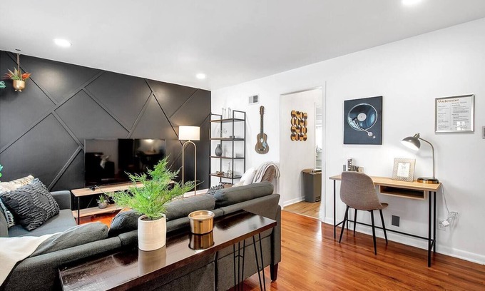 Wichita Casa | Eclectic Escape - Cute and Cozy - King!