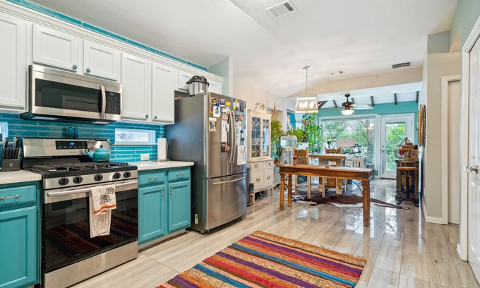 Kyle Casa | Eclectic Oasis: Artful & Colorful Comfort