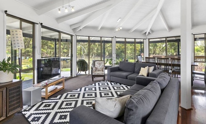 Torquay Casa | Eco Beach Escape On Over An Acre in Torquay