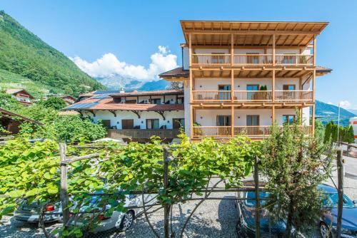 Marlengo Hotel | Eco Bnb & Apartments Bründlerhof