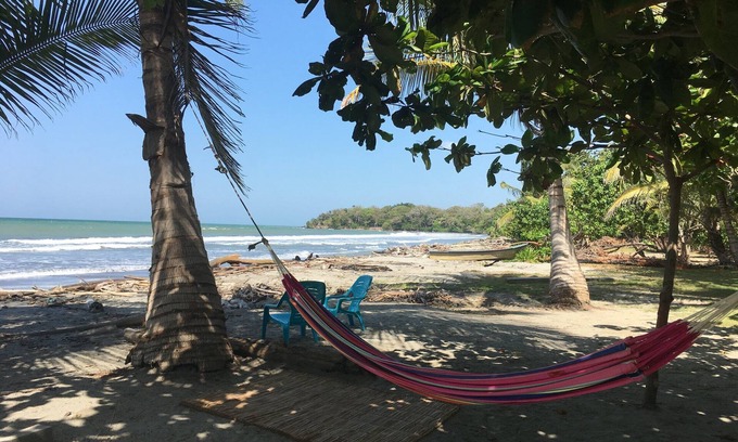 Monitos Cabina | Eco-hotel con cabañas frente al mar. Rodeado de naturaleza