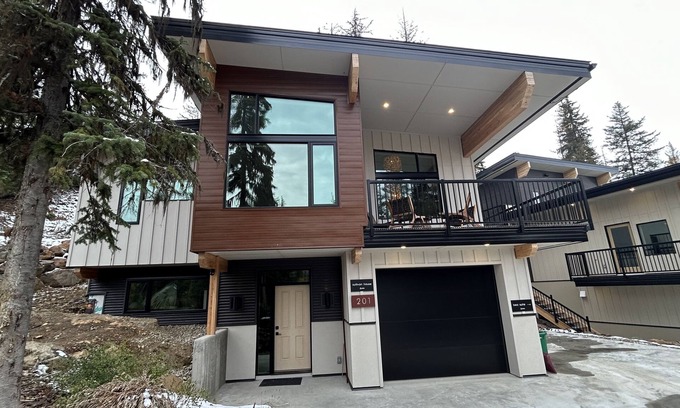 Rossland Casa | Eco-Luxury Mountain House at Red Mountain