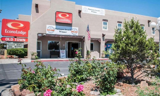 West Old Town Cabina | Econo Lodge Albuquerque Old Town