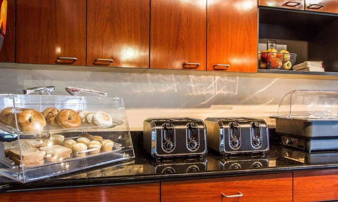 Freeport Hotel | Econo Lodge Freeport - Brunswick Area