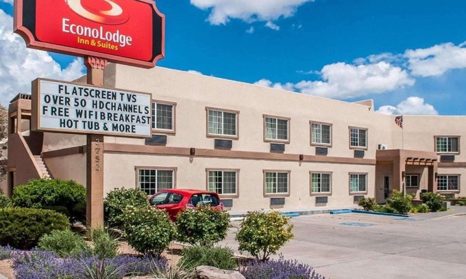 Southside Hotel | Econo Lodge Inn & Suites