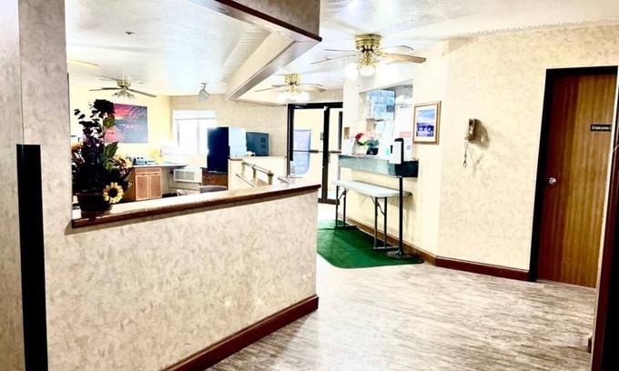 Oacoma Hotel | Econo Lodge