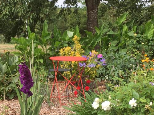Sainte-Suzanne-and-Chammes Casa | Ecrin de Verdure