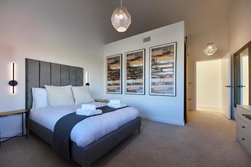 Leeds Casa | Eden - A Luxury Home in Leeds City Centre perfect for Couples, Families and Contractors!