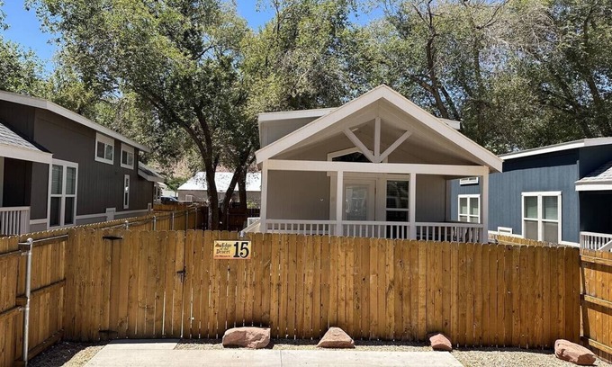 Moab Casa | Edge of the Desert Pine Tree Arch Cabin #15