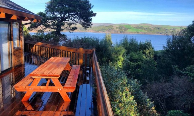 Inverness Casa | Edgemont | Modern Escape, Stunning Views & Comfort