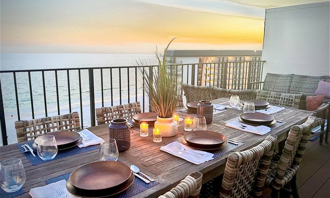 Panama City Beach Complejo | Edgewater Tower 1 Penthouse 2BR Plus Loft 2 1/2 BA with Private Rooftop Deck!