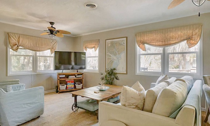 Edisto Island Casa | ★ recién lanzado! 3BR / 2BA Edisto Retreat - Walk to Beach ★