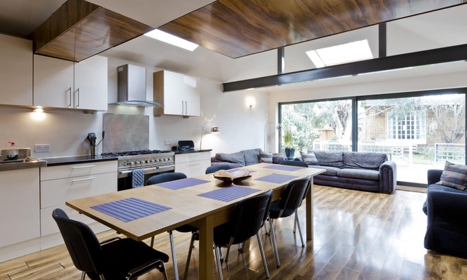 Runnymede Casa | Egham House serviced apartment near Staines, Windsor, Ascot, Heathrow -sleeps 6