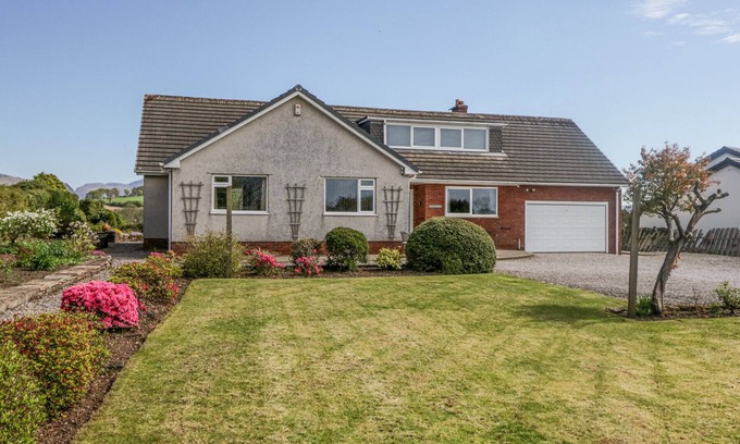 Gosforth Cabaña | EILDON LODGE, pet friendly, with a garden in Gosforth