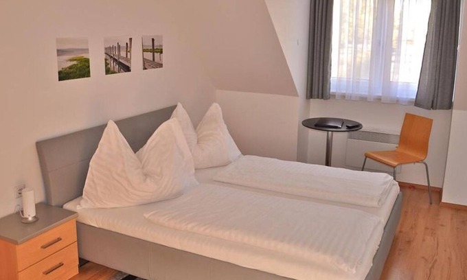 Rust Cama Y Desayuno | Einzelzimmer mit Du/wc - Hotel am See Rust