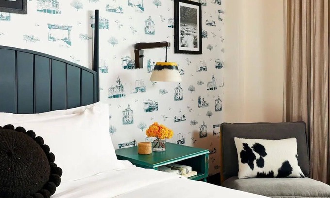 Merced Hotel | El Capitan Hotel Main Street King with Unique Dining Experiences