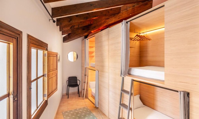 Cort Hostal | El Josemari Youth Hostel - Albergue Juvenil