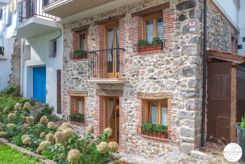 Castro Urdiales Apartamento | El patio, apartamento en casco histórico con vistas a la iglesia