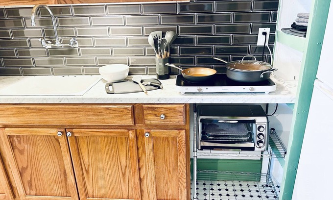 Farmington Apartamento | El Sol, Charming Historic Apartment with Modern Updates in Downtown Farmington