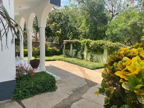 Kisumu Cama Y Desayuno | El Tessa garden/serviced apartment