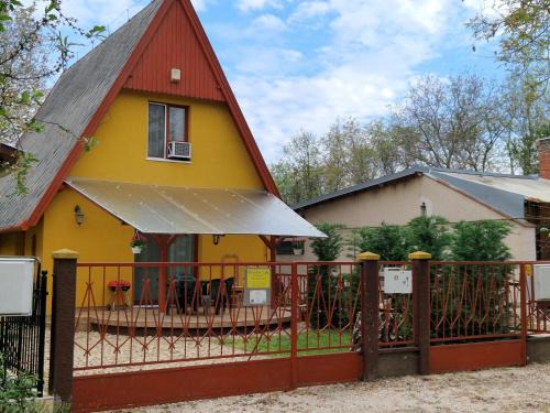 Gyoparosfuerdo Casa | Elbújtat-Lak Vendégház Gyopárosfürdő