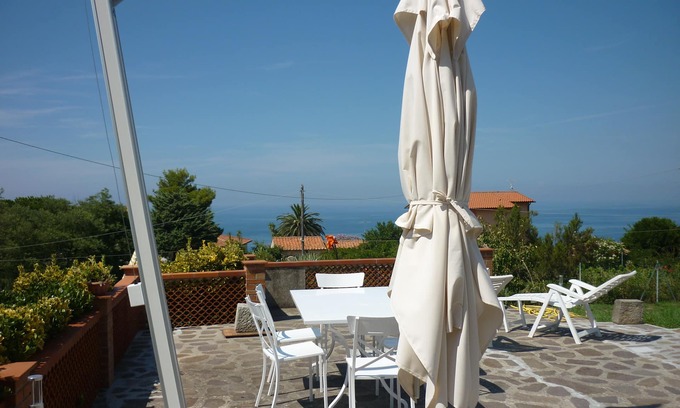 Zanca Villa | Isla de Elba Casa panorámica en el Zanca, 3 habitaciones, 8 pax. gran área al aire libre