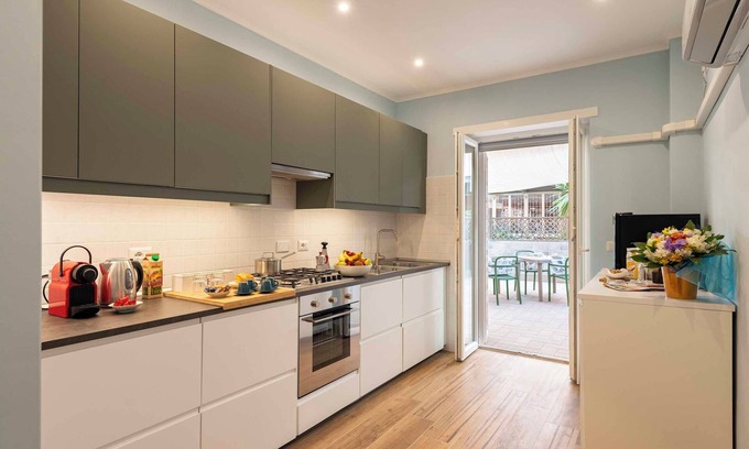 Quartiere XXXIII Lido di Ostia Ponente Apartamento | Elegance and Comfort: Spacious House with Patio and 3 Bathrooms
