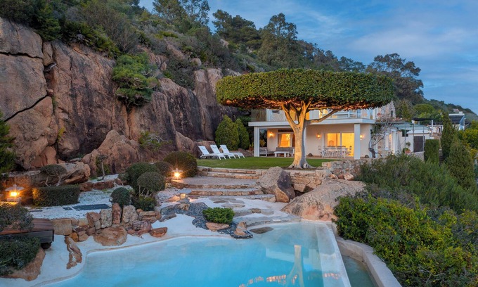 Bolonia Casa | "Elegancia y Confort en la Stone House - Finca Love Garden"