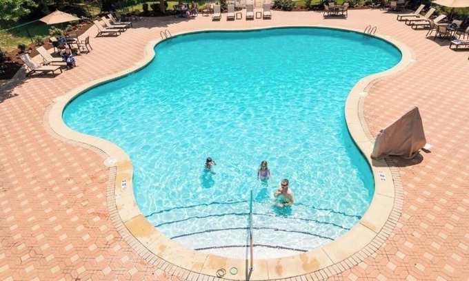 Lackey Apartamento | Elegant 1BR Stay Featuring Outdoor Dining Area + Peaceful Surroundings | 2 Units