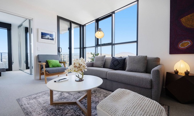 Belconnen Apartamento | Elegant 3-Bed with Stunning Views, Close to Shops