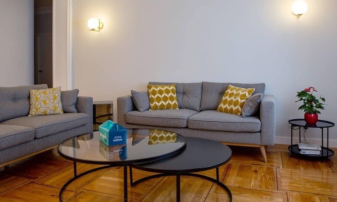 Jeronimos Apartamento | Lovely & Elegant 3Bed in Park El Retiro - Madrid Center