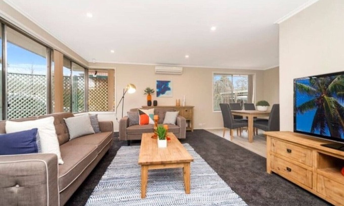 Chifley Apartamento | Elegant 4 Bedroom Home in Chifley