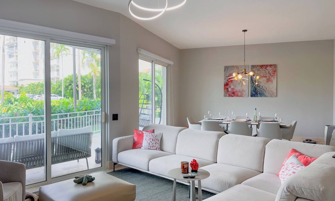 Playa Blanca Apartamento | Elegant 4 BR Ground Floor unit at Puntarena